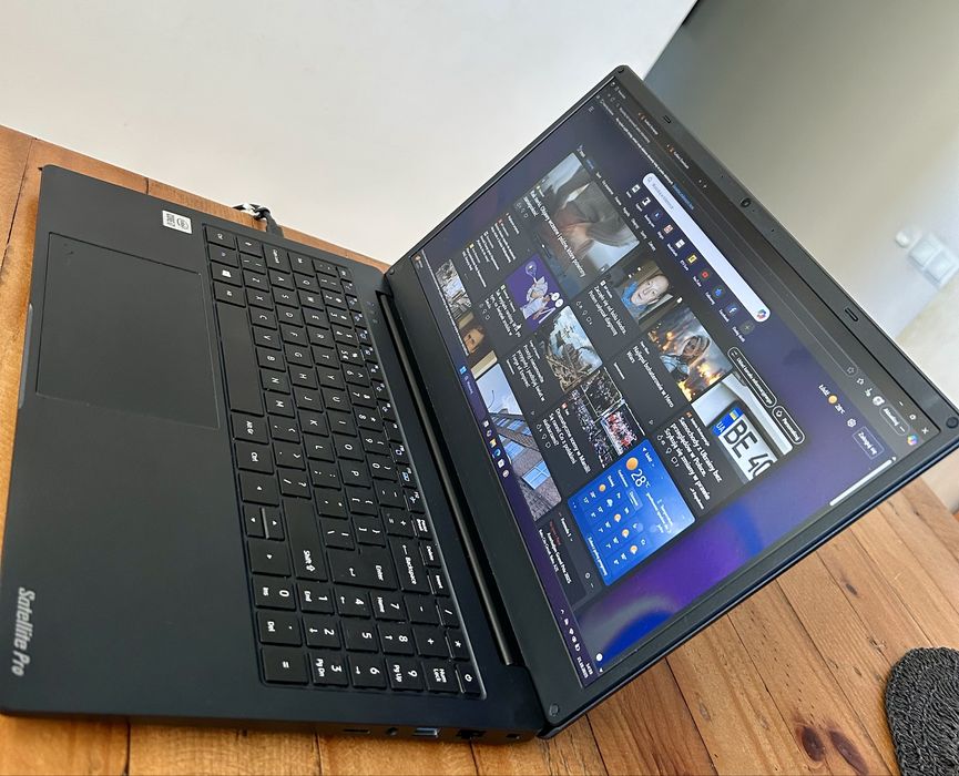 Toshiba Dynabook Satelite Pro, 15,6 cala,  i7-10gen, 16GB RAM