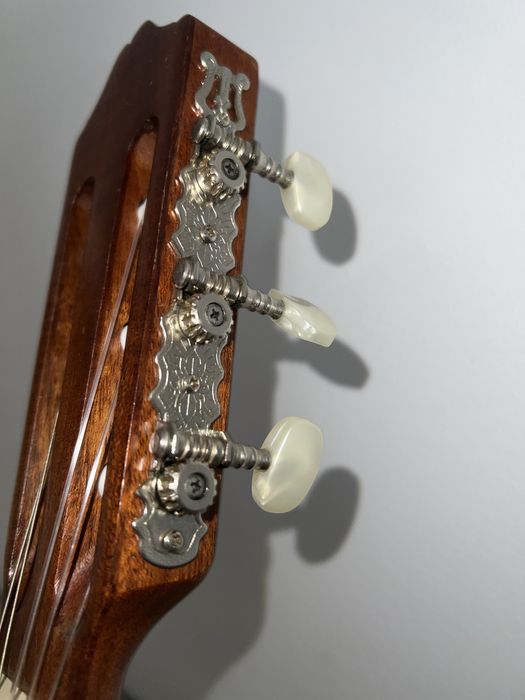 Guitarra Clássica Artesanal de construção portuguesa