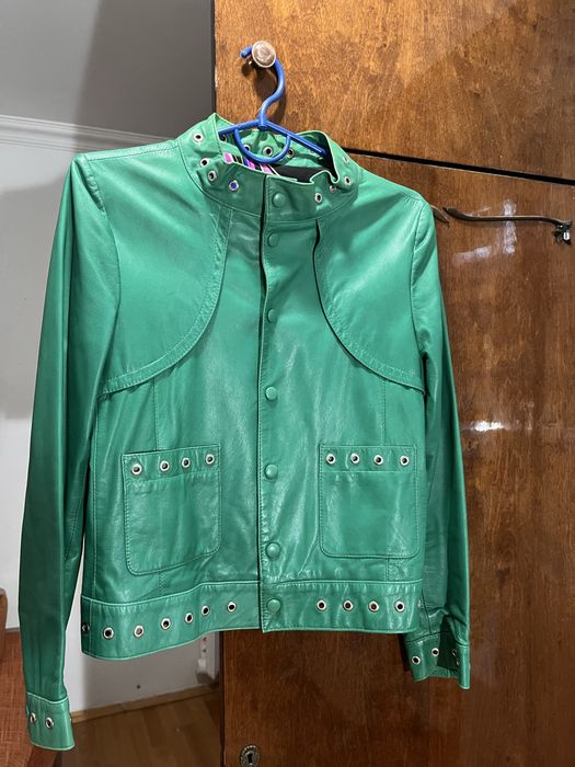 Стильная зелёная кожаная куртка,косуха (размер S)