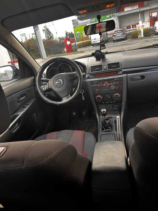 Mazda 3        .