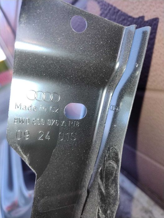 Próg prawy słupek A Audi A4 B9 8W0