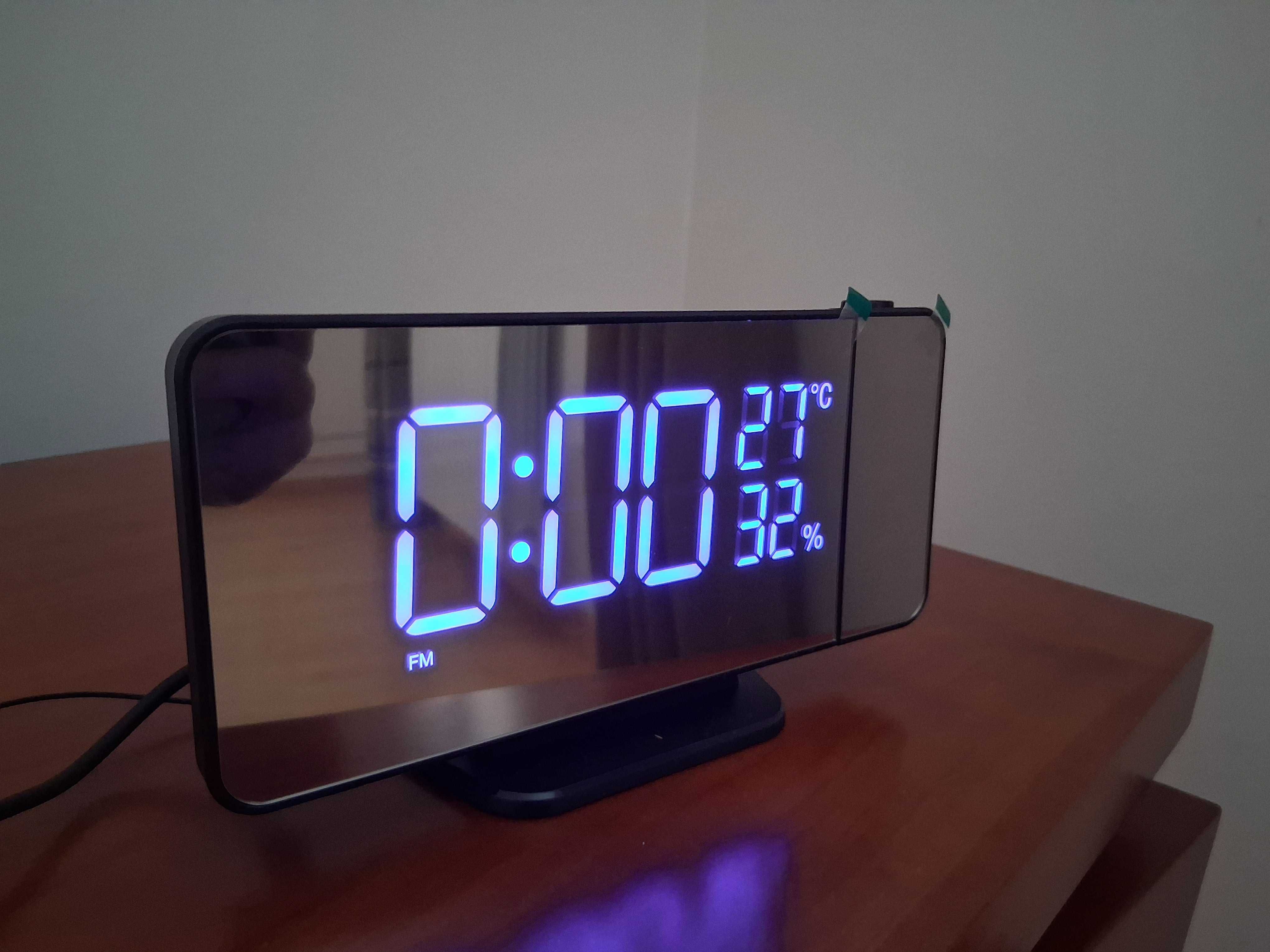 Relógio alarme digital com projector