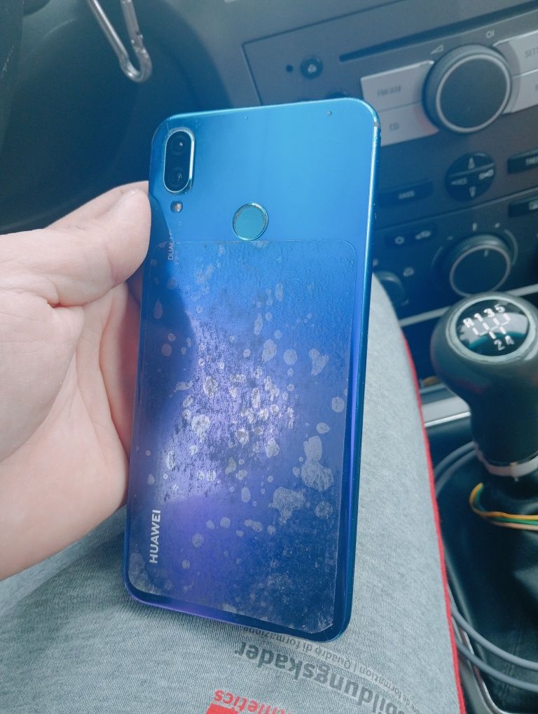 Продам телефон HUAWEI p-smart +