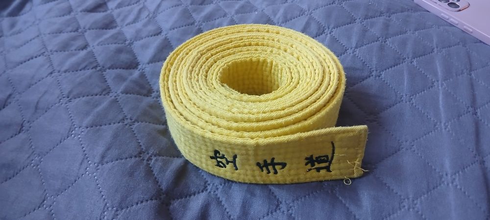 pas żółty karate 235 cm