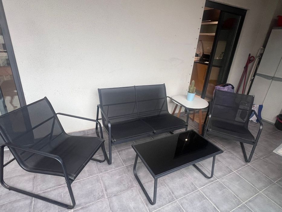 Cadeiras e mesa de jardim