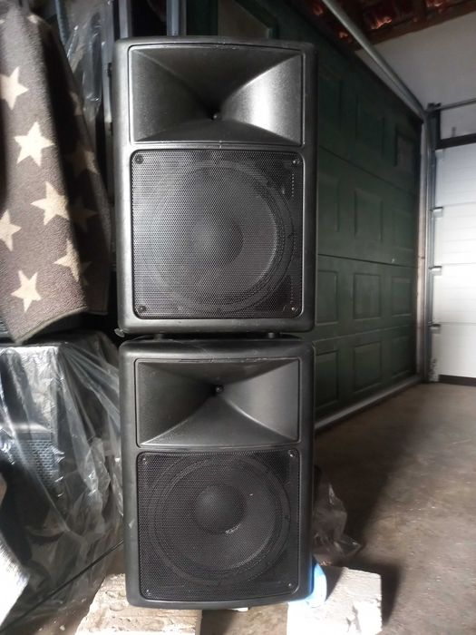 Colunas de som e respetivo processamento.