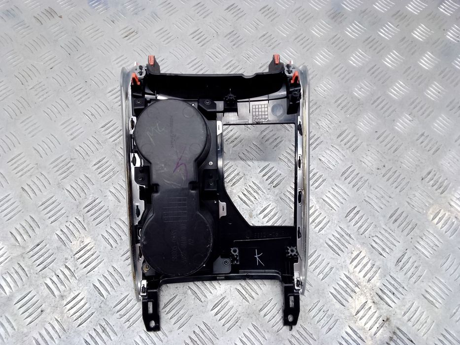 Накладка центральной консоли с подстаканником 5880506351 для Toyota Ca