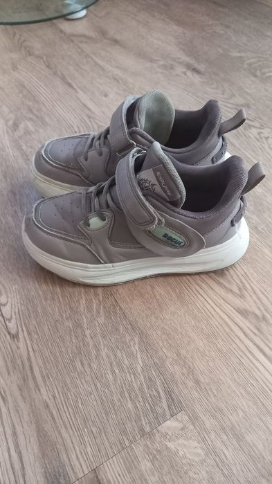 Кросівки і мокасини