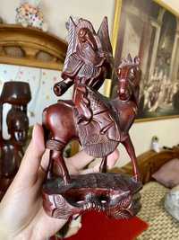 Японская статуэтка, фигурка император на коне, красное дерево