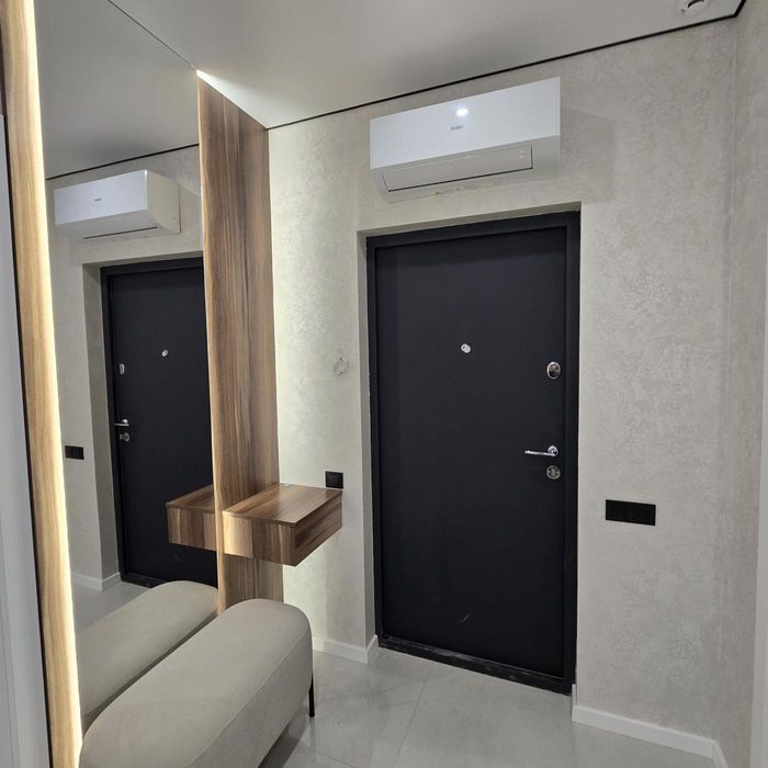 МАНХЕТТЕН/ОЗЕРО/стильна квартира з кухнею-студією