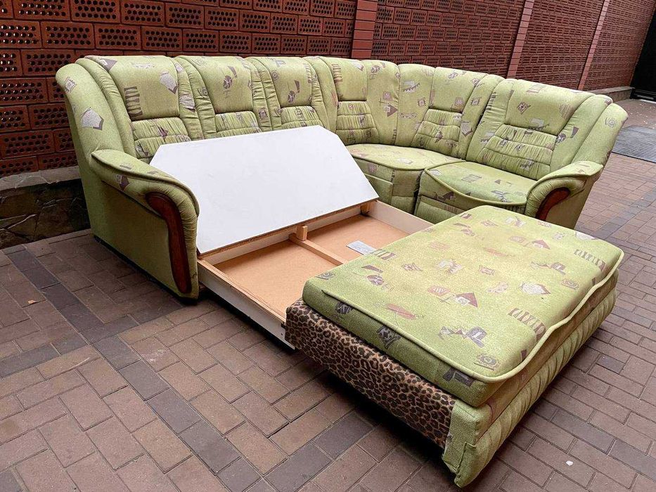 Шикарний м'який куточок в ідеальному стані. Тканина, що миється.