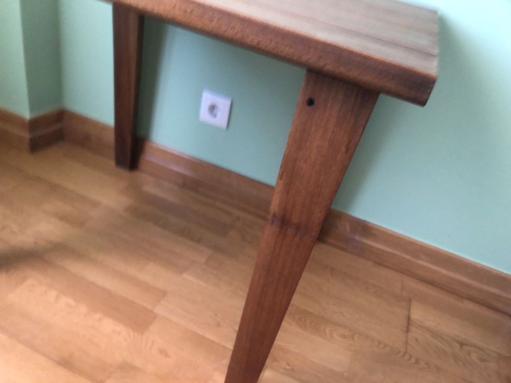 Mesa de madeira maciça