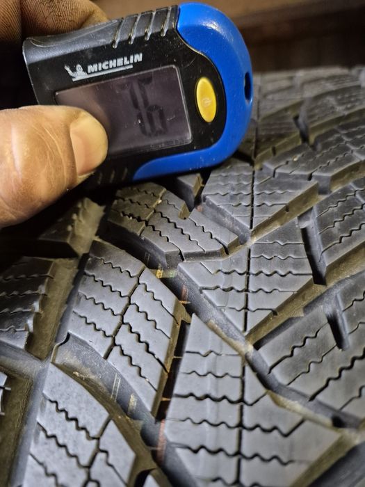 235/60/18 Dunlop para zima 7,5mm 2021r