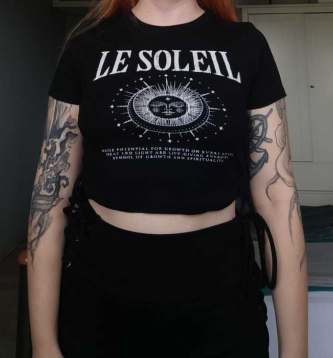 Czarny crop top z napisem, alternative