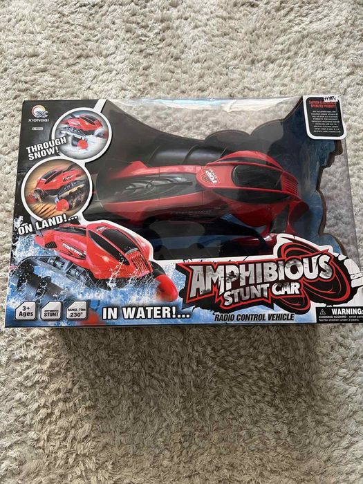 Машинка яка їздить по снігу та піску й по воді