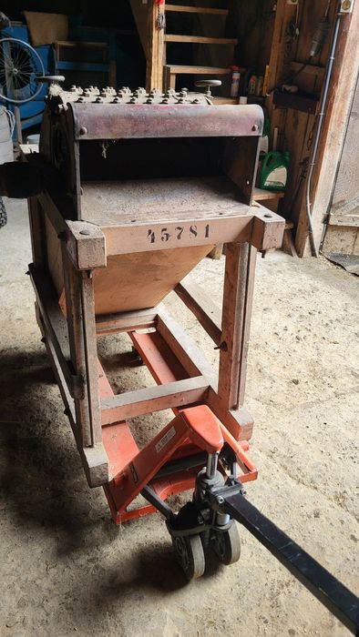 Młocarnia zabytkowa