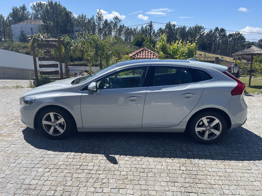 Volvo v 40 otimo