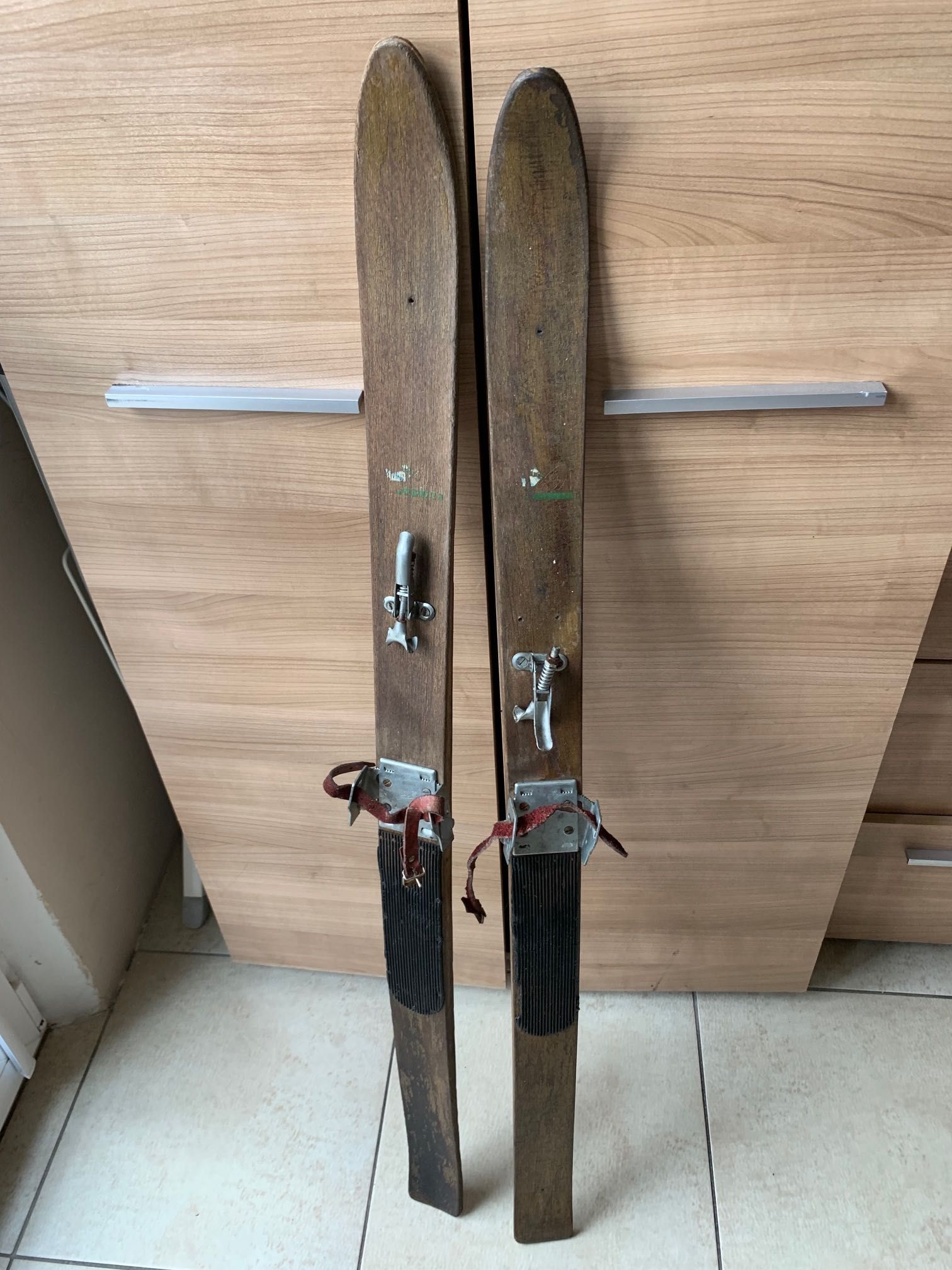 Stare drewniane narty retro unikat 120 cm kolekcjonerskie MESTA Jr.