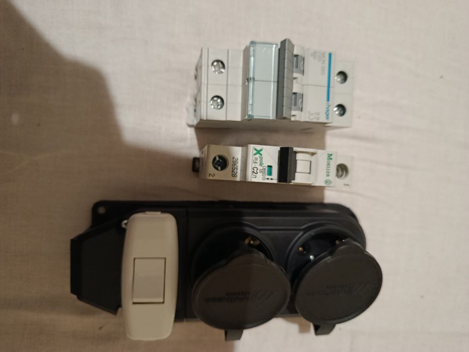 Выключатели автоматические 2шт.1висячий и колодка на 2гнездаЭл.