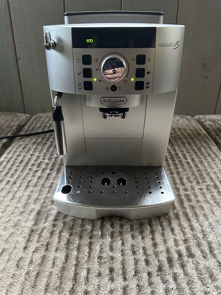 Кофемашина Delonghi Magnifica S
