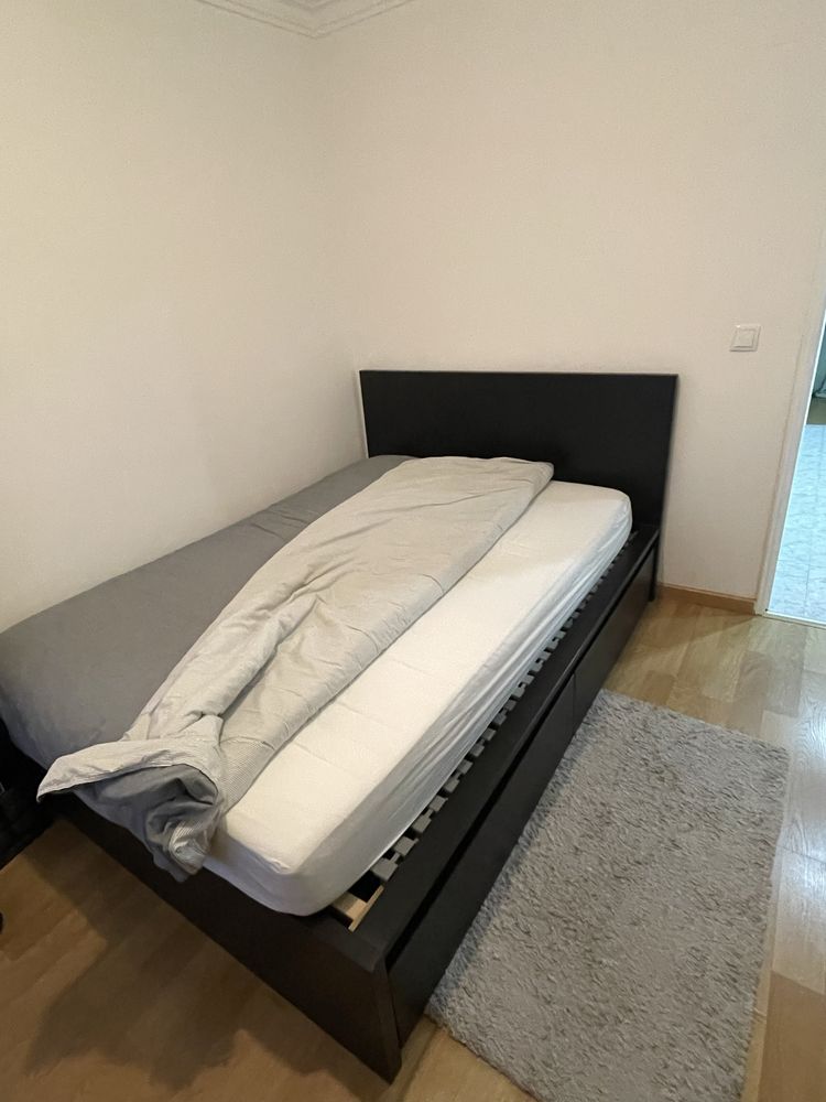 Cama casal com Colchao e Edredão Incluido