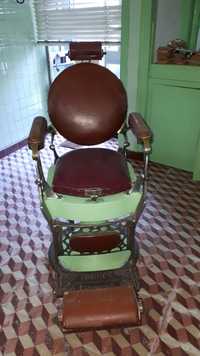 2 Cadeiras de Barbeiro - Pessoa Lisboa - original em bom estado
