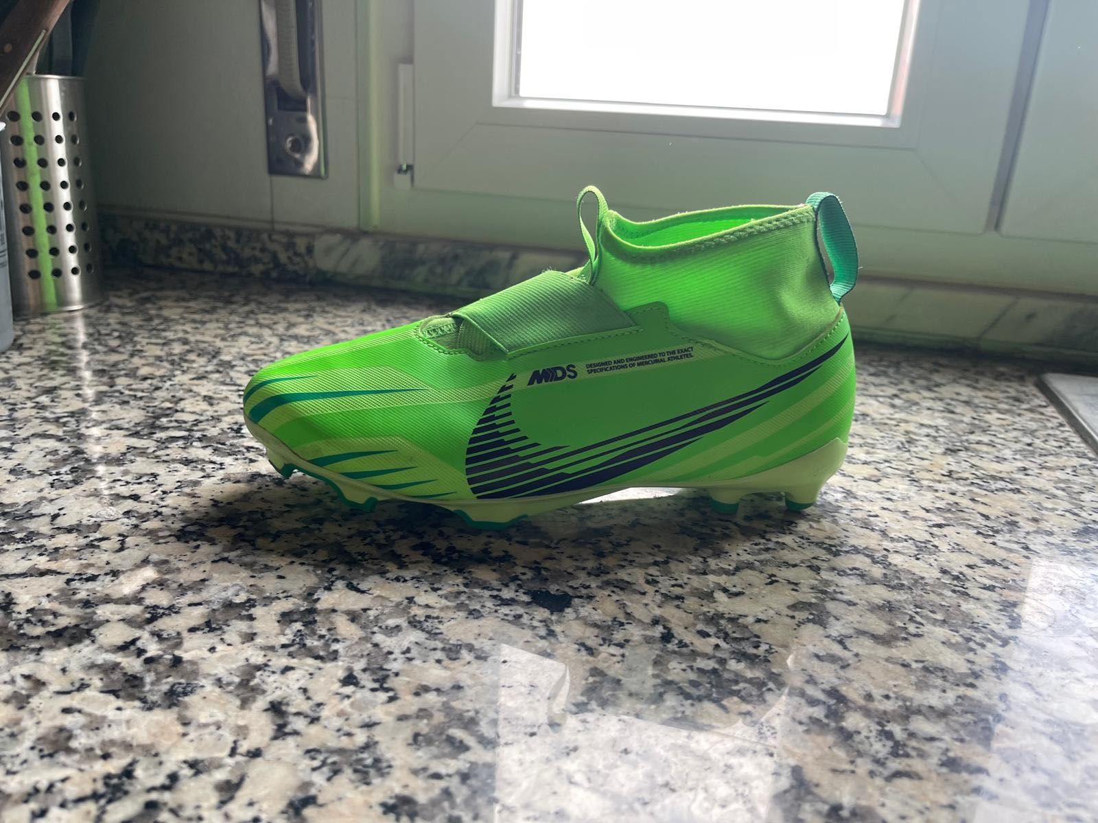 Chuteira Nike usada uma única ve
