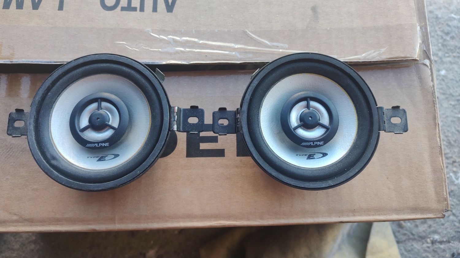 Colunas pequenas JBL e ALPINE