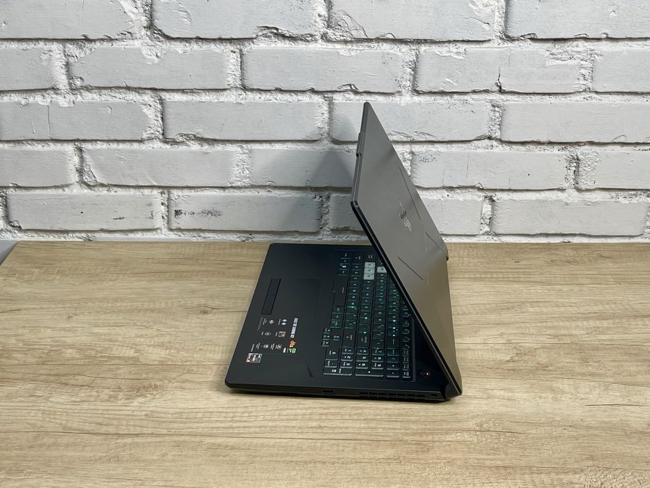 ASUS TUF A17 R5-7535HS / RTX 2050 / 16GB DDR5 / 512GB SSD