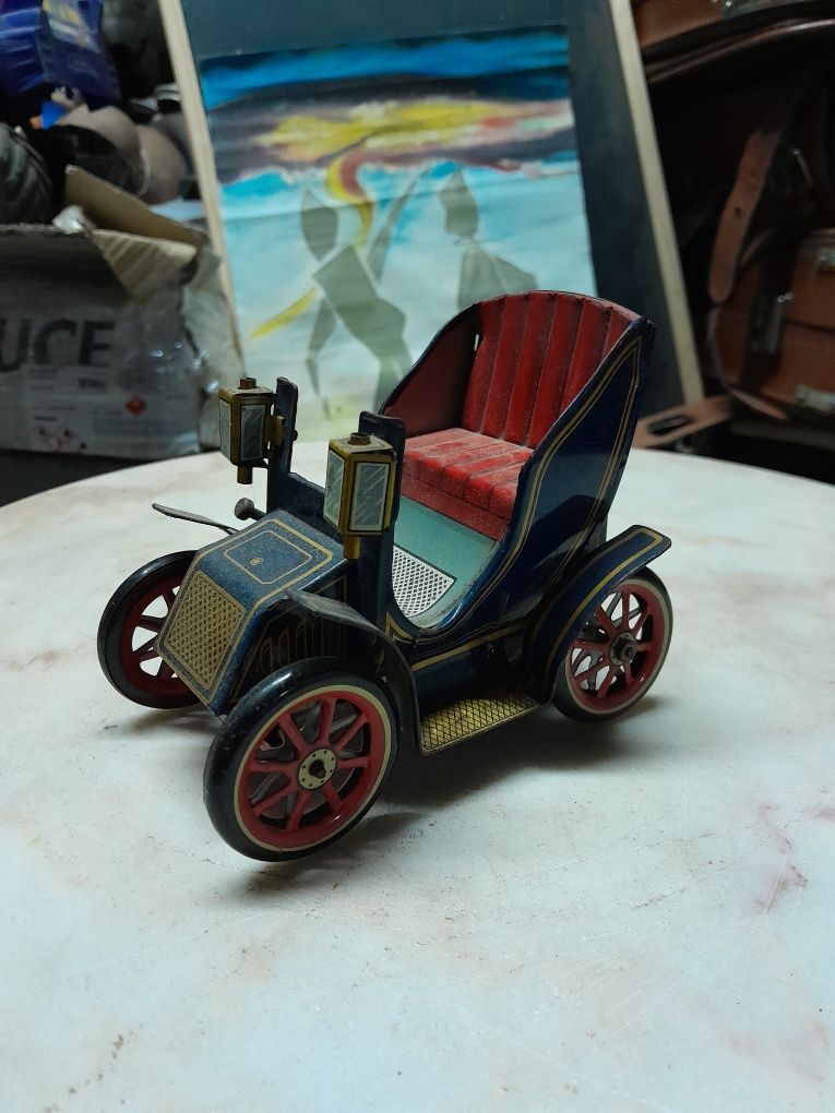 Antigo carrinho de lata a corda modern toys