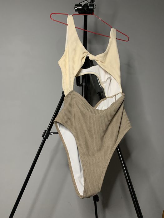 Купальник здільний новий