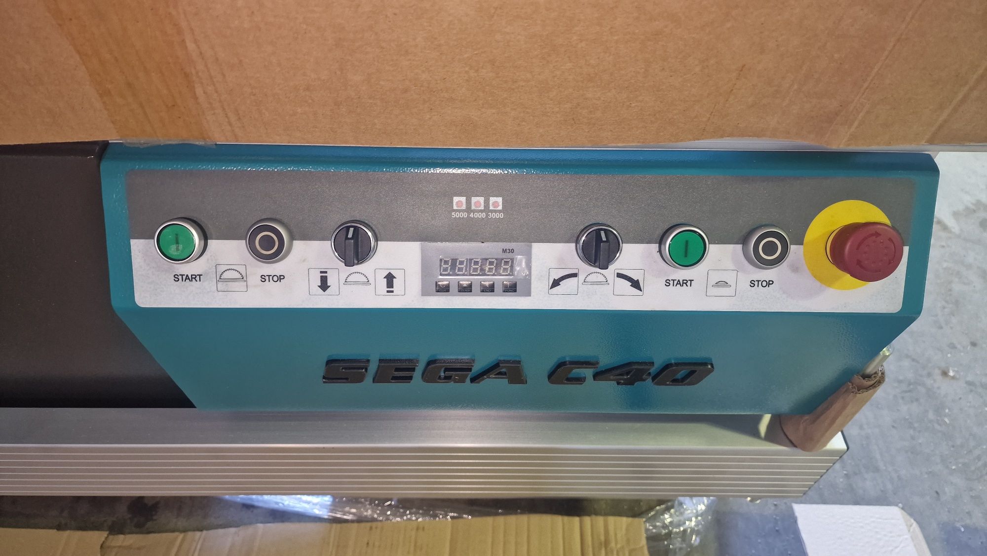 Esquadrejadora c40 E inclina automatica subida e descida eletrica