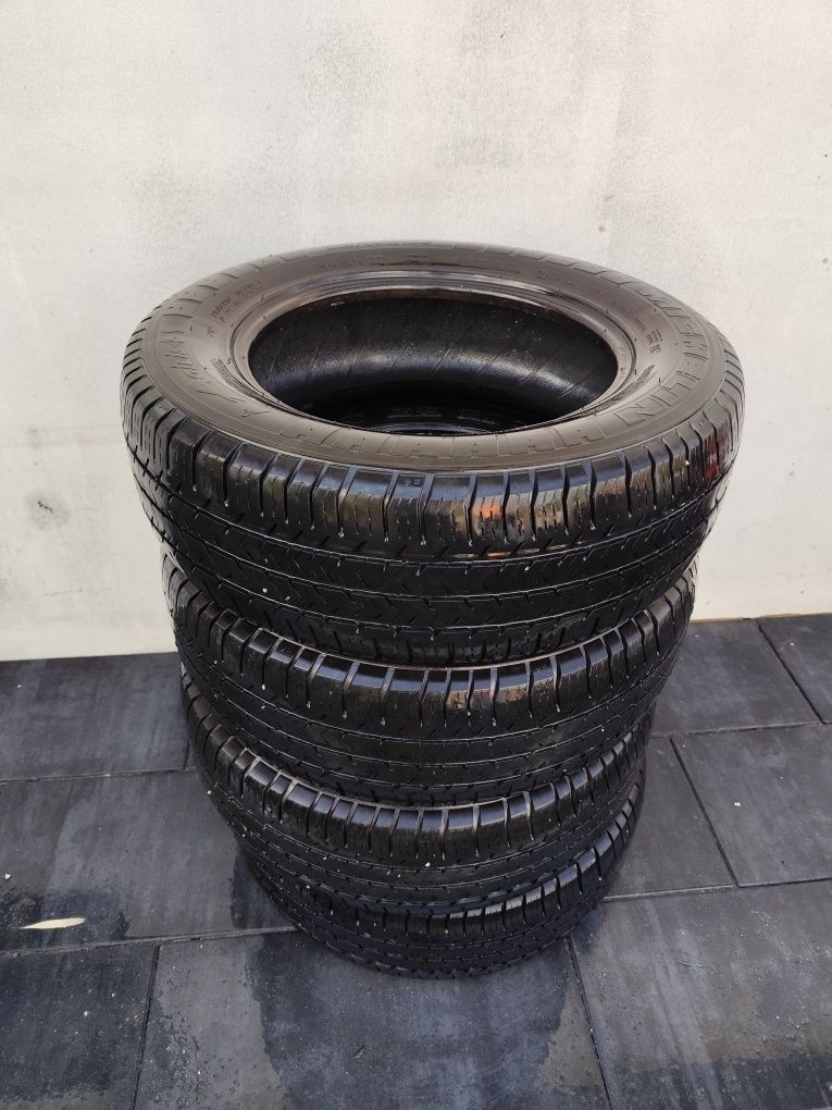 Komplet opon letnich Michelin Agilis 215/65/16c vivaro trafic talento