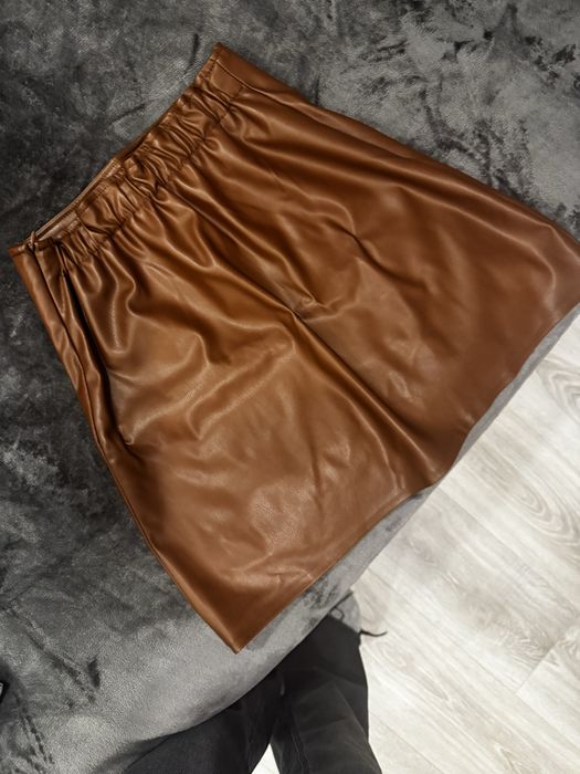 Коричнева шкіряна спідниця