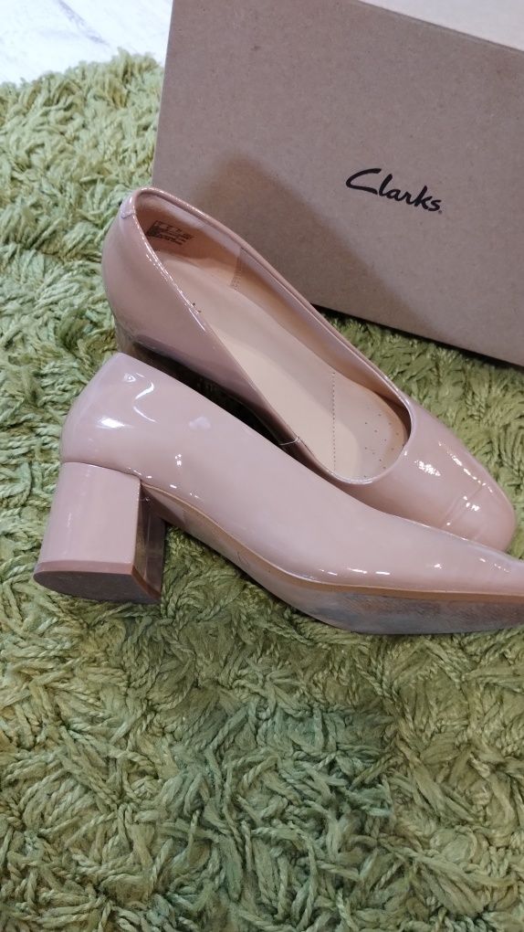 Clarks czółenka beżowe r. 37