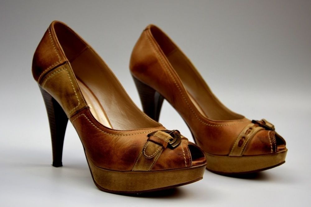 Sandálias de salto 39 novas / pele autêntica