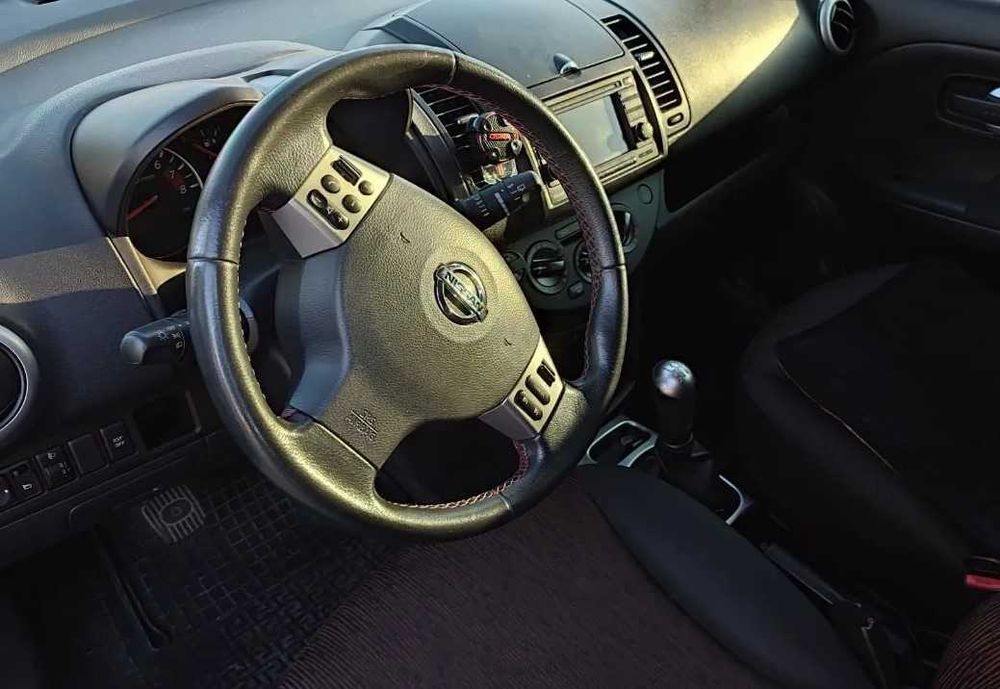 Продам Nissan Note 2009 механіка бензин 1.4 хетчбек Ніссан Ноут