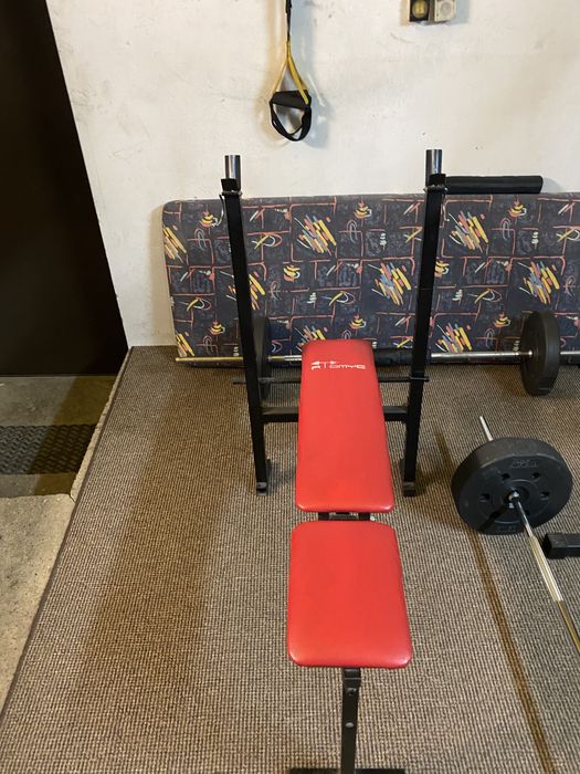 Ławeczka do wyciskania ze stojakami ławka regulowana