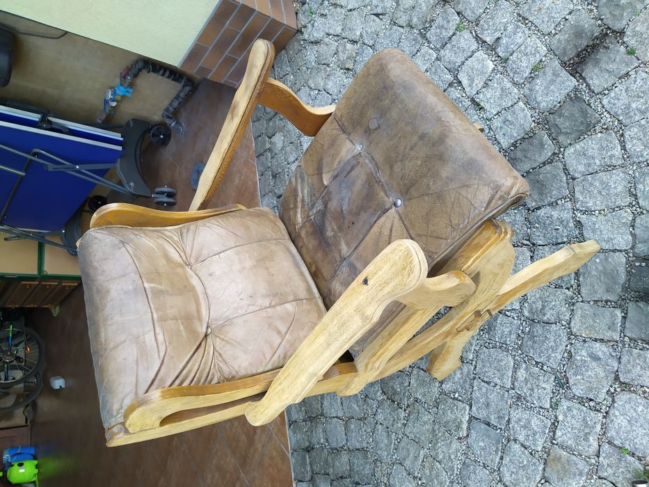 Piękny, zabytkowy fotel do renowacji.