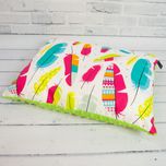 Poduszka minky minky 40x60 cm dla dziecka - zielone piórka