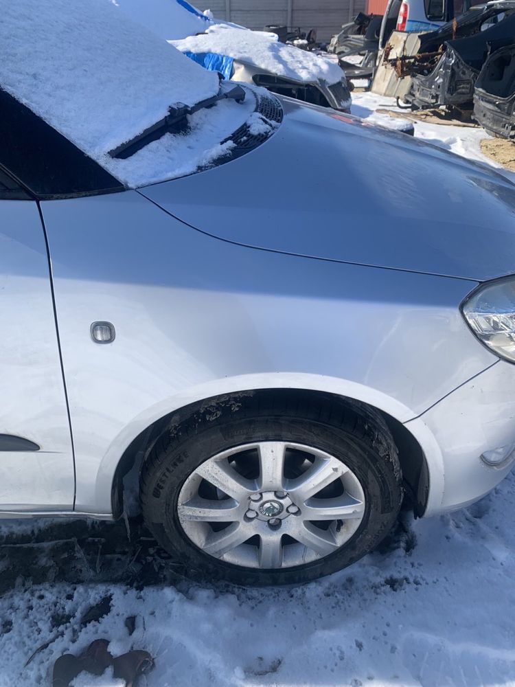 Крило праве Skoda Fabia mk-2 рестайл la7w хетч 13 рік 1.6 cay kfk 8e8e