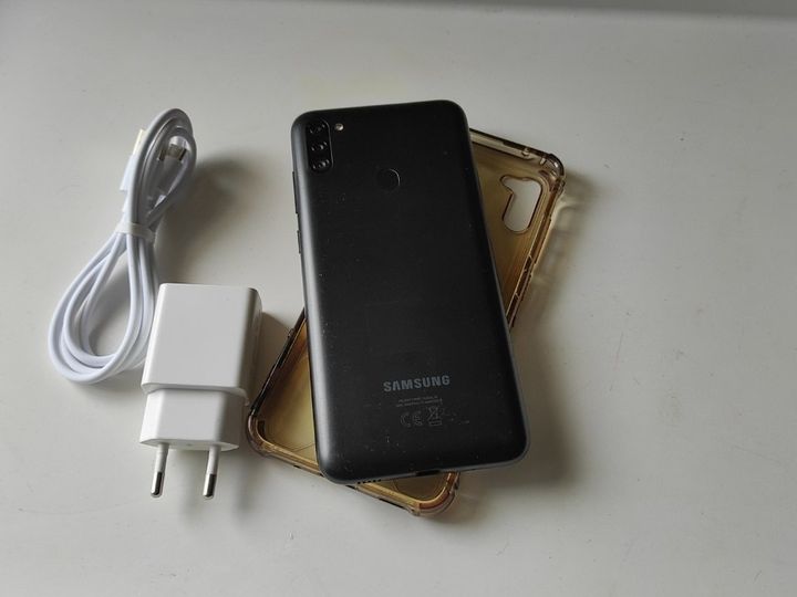 Samsung M11 z folią na ekranie,bateria 2-3 dni, etui i akcesoria, 3/32