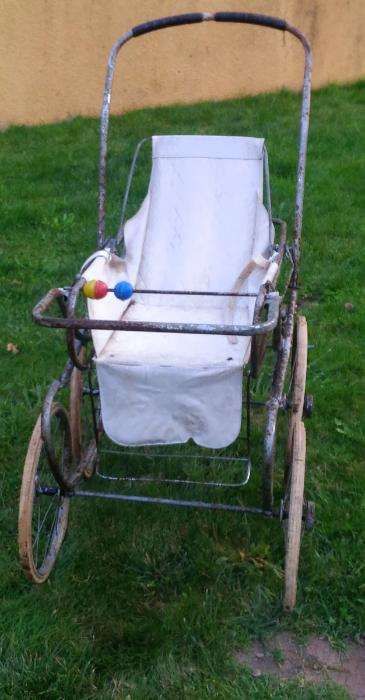Bonito carrinho de Bebé do principio do século XX.