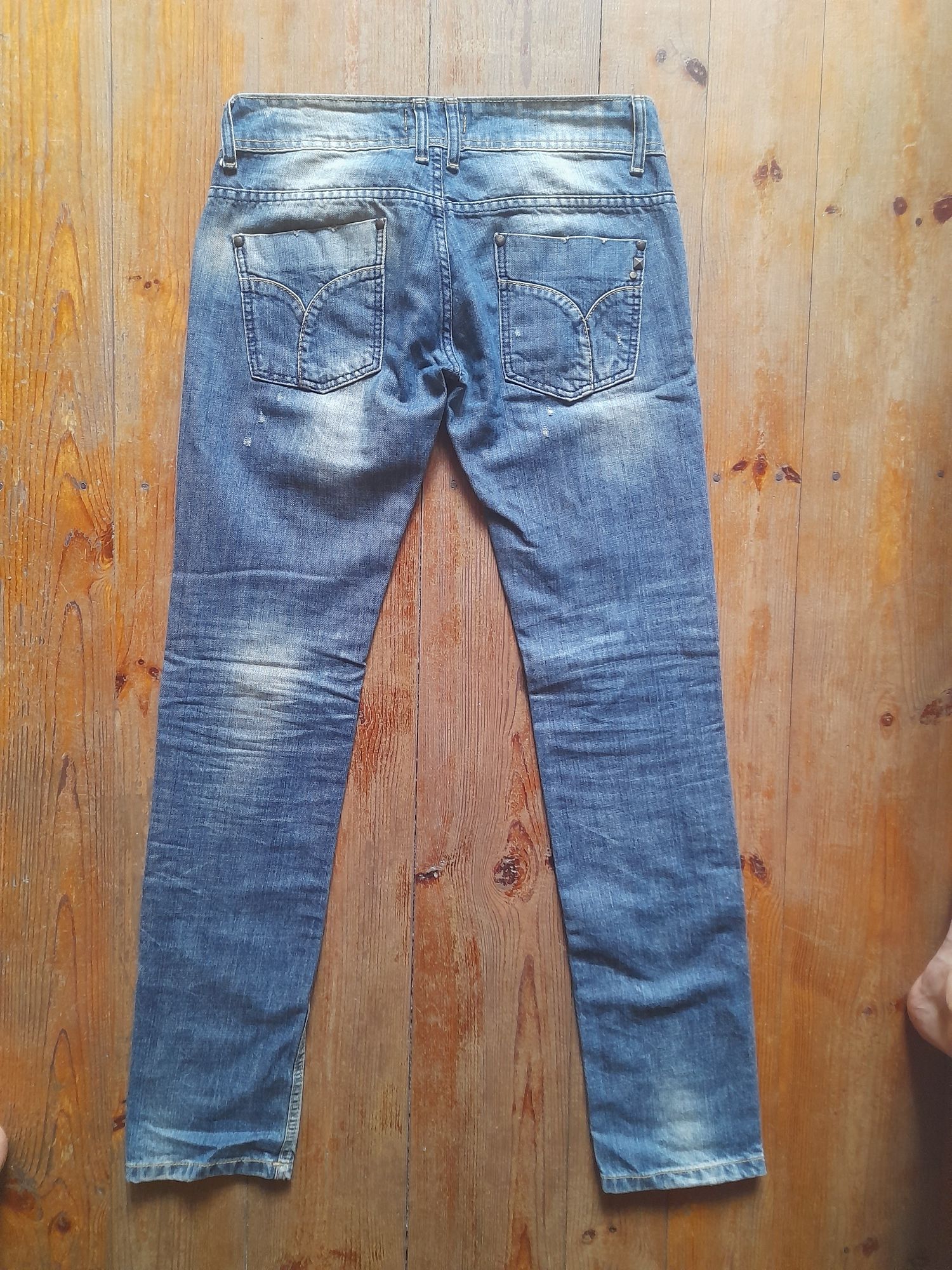 Spodnie jeansowe Zara z przetarciami r. 38