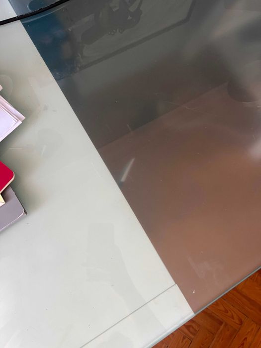 Tampo Secretária vidro fosco IKEA e cavalete branco