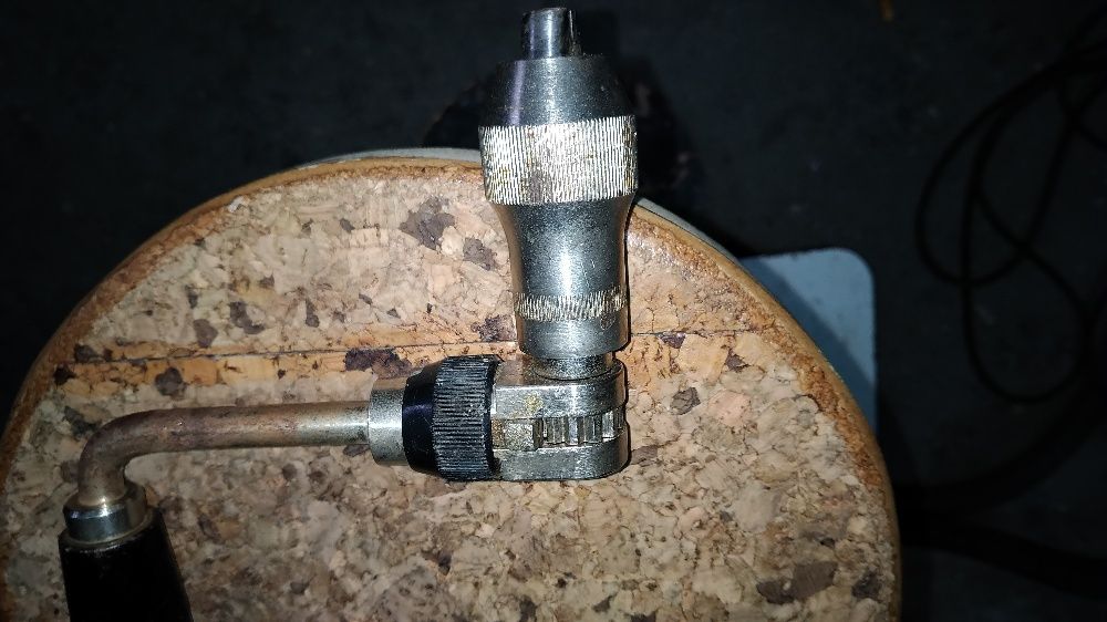 Maquina de furar antiga