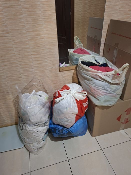 Одяг віддам задарма