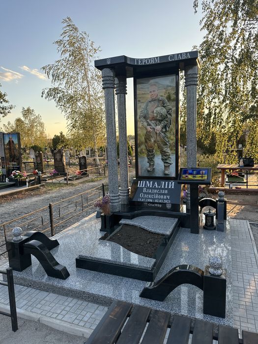 Гранітні памʼятники