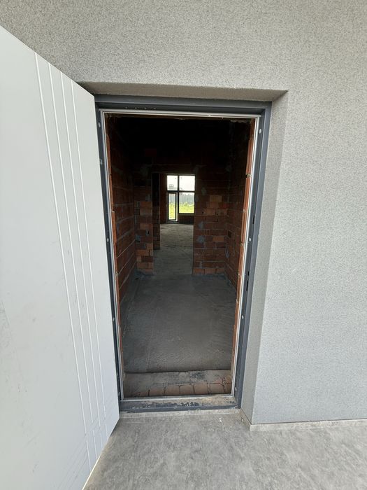 Будинок біля Десни,Зазимʼя,Лівий берег,асфальт,закрита територія