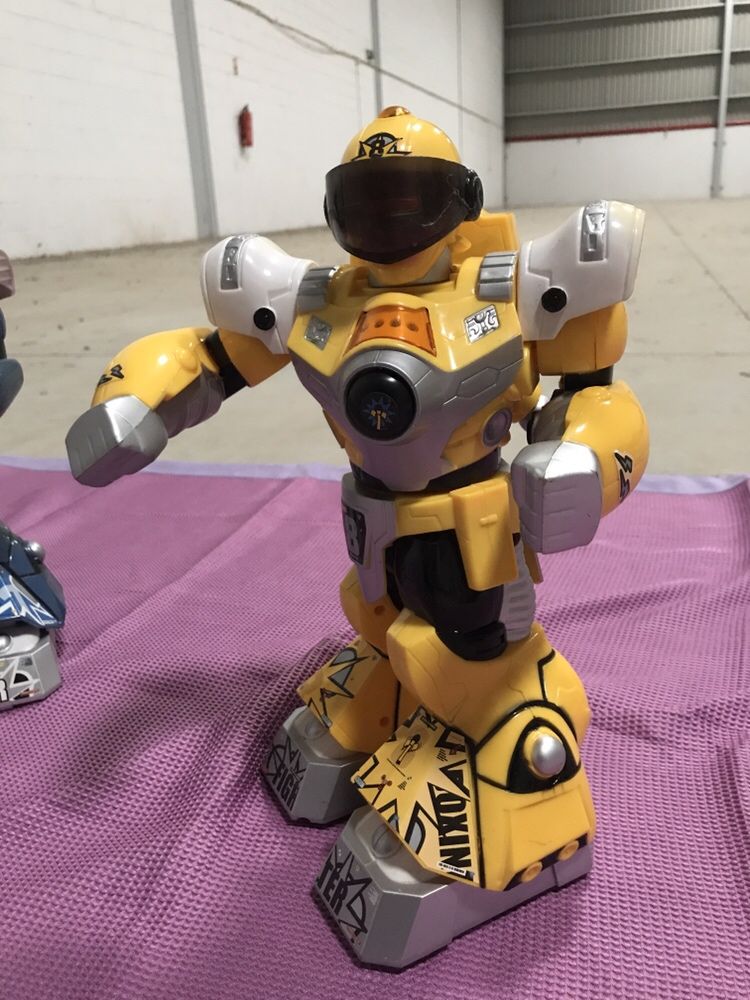 Robots top fighter